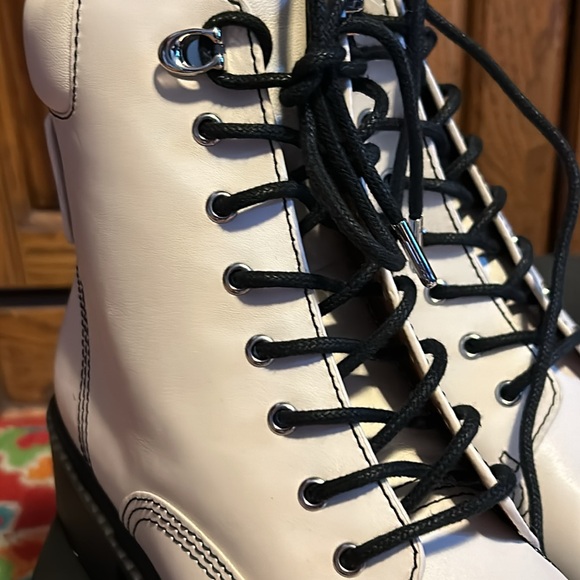 Coach Lorimer Leather Chalk Colered Boots Size 7 BRAND NEW - Picture 2 of 8